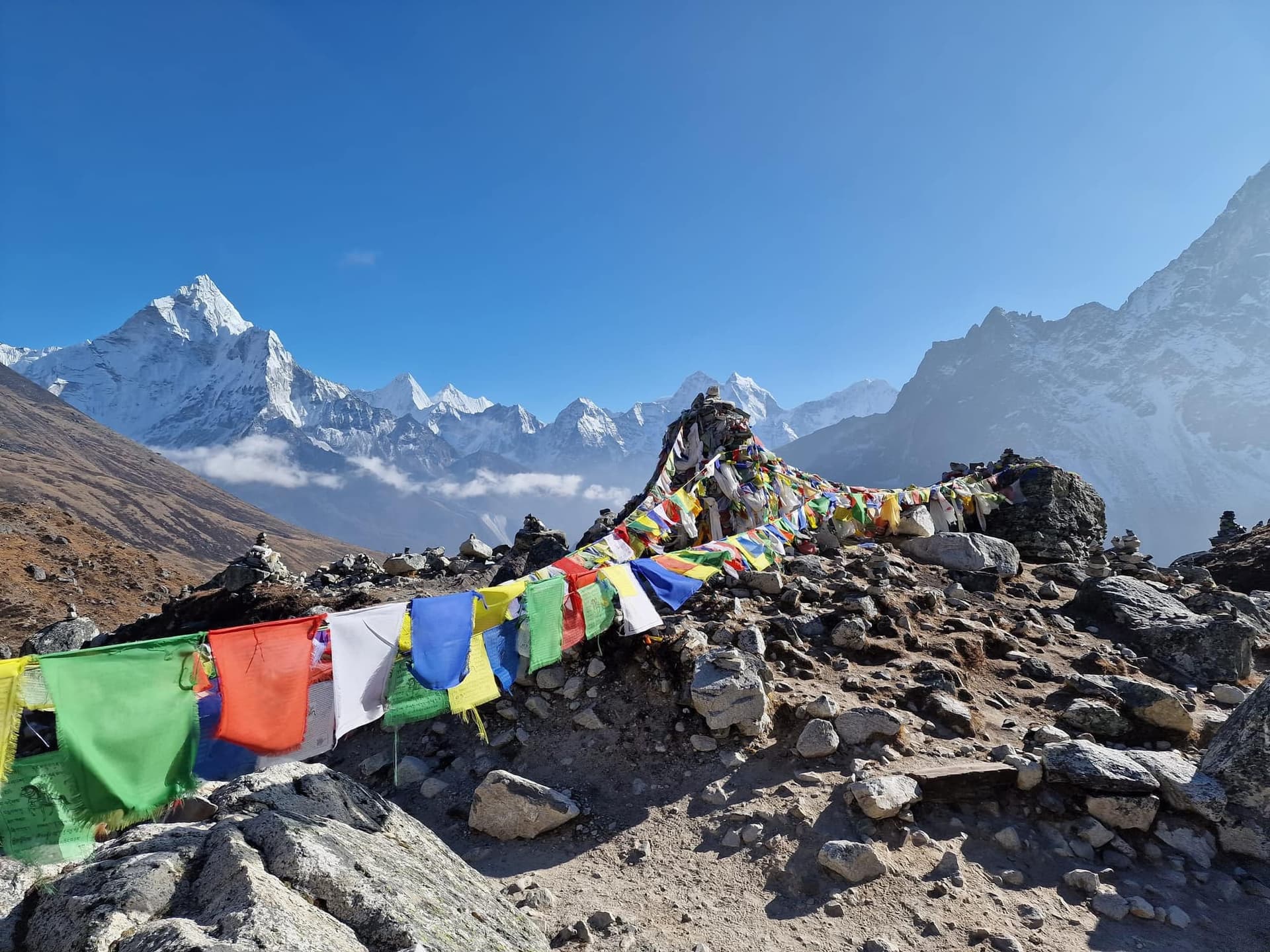 Himalayan sunrise over mountain peaks
